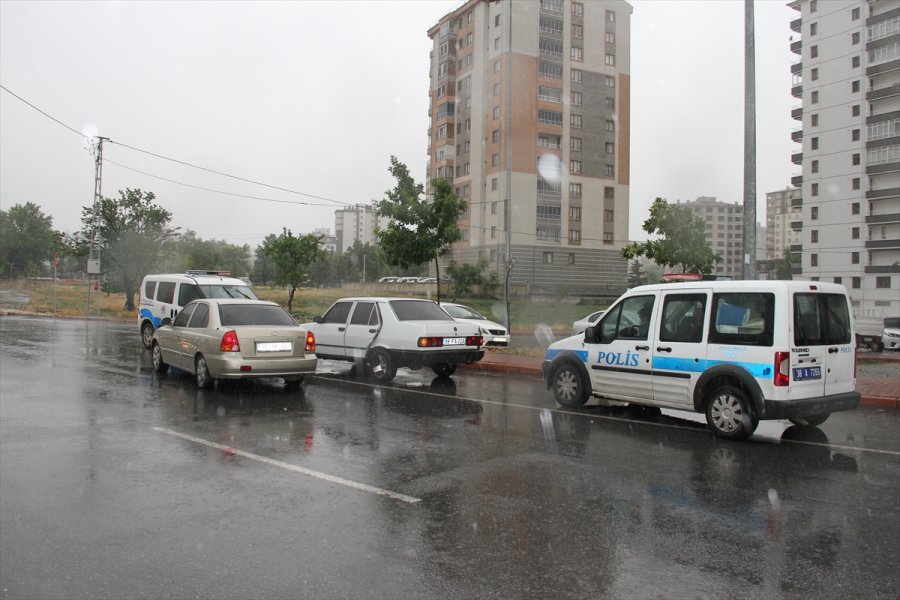 Kayseri'de Polisin "dur" İhtarına Uymayan Şüpheli Kovalamaca Sonucu Yakalandı