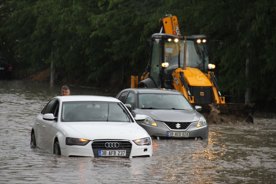 Kayseri'de Sağanak Etkili Oldu
