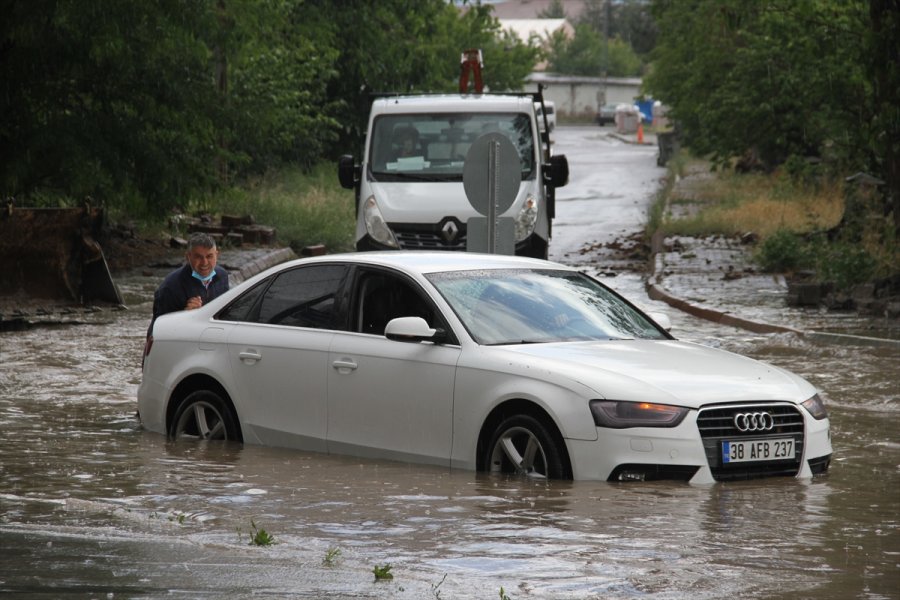 Kayseri'de Sağanak Etkili Oldu