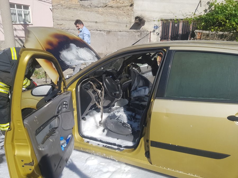 Seydişehir'de Seyir Halindeki Otomobil Yandı