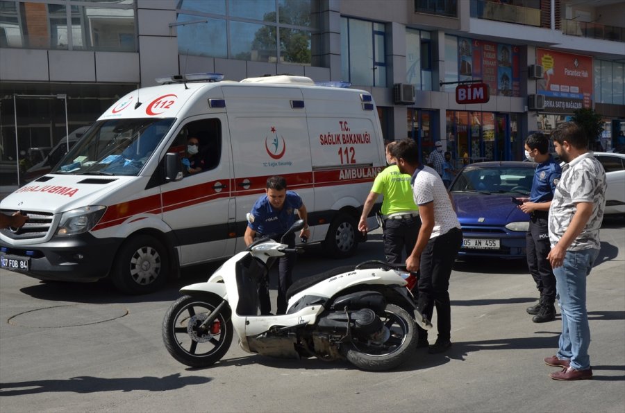 Antalya'da Otomobil İle Motosiklet Çarpıştı: 1 Yaralı