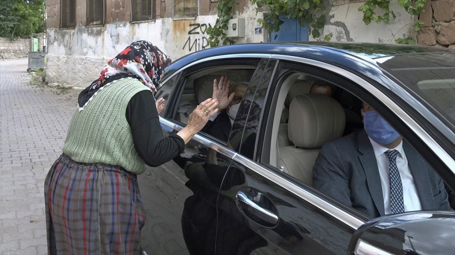 Kayserili 75 Yaşındaki Necibe Nine, Erciyes'i Görme Hayalini Gerçekleştiren Büyükkılıç'ı Evinde Ağırladı