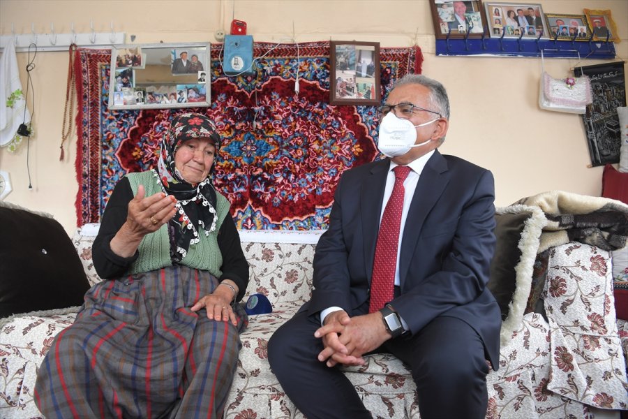Kayserili 75 Yaşındaki Necibe Nine, Erciyes'i Görme Hayalini Gerçekleştiren Büyükkılıç'ı Evinde Ağırladı