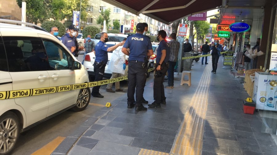 Niğde’de Seyir Halindeki Otomobilden Çevreye Rastgele Ateş Açıldı