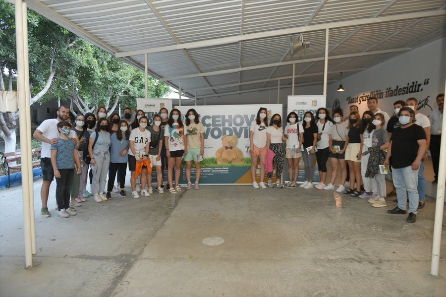 Tarsus Belediyesi Şehir Tiyatrosu Perdelerini Açtı