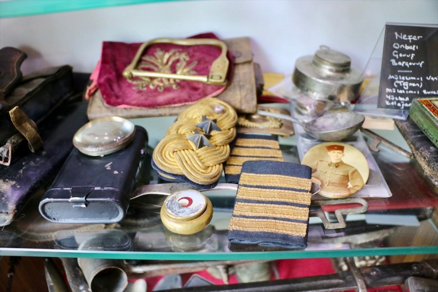 Futbol Takımı Yöneticisi Tarihi Askeri Objelerle Evinin Bir Odasını Müzeye Çevirdi