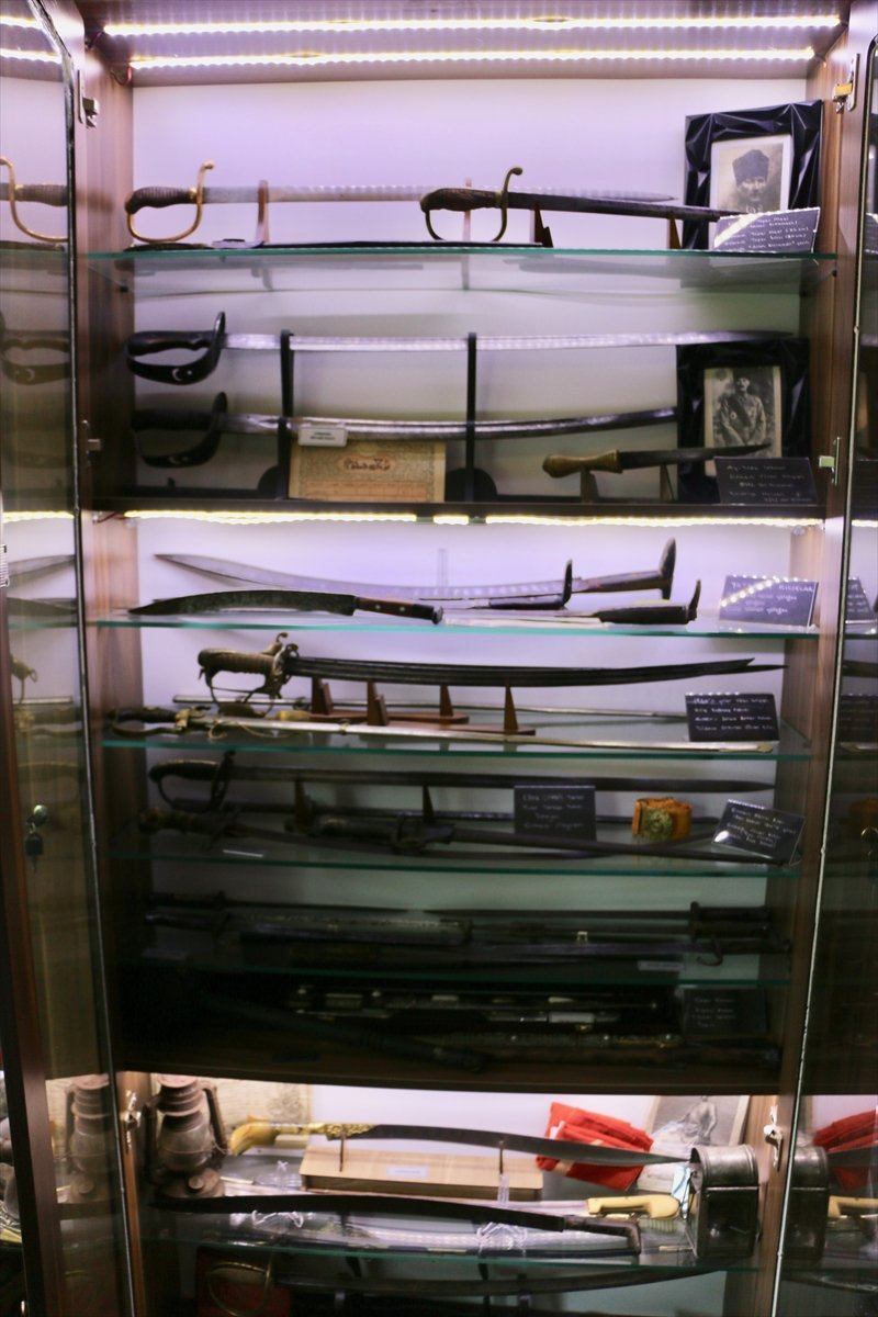 Futbol Takımı Yöneticisi Tarihi Askeri Objelerle Evinin Bir Odasını Müzeye Çevirdi