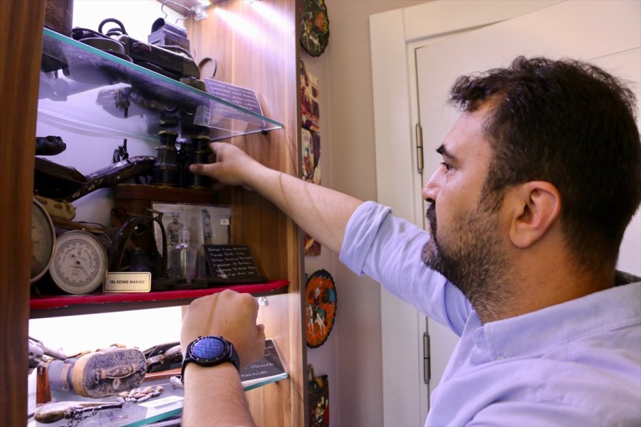 Futbol Takımı Yöneticisi Tarihi Askeri Objelerle Evinin Bir Odasını Müzeye Çevirdi