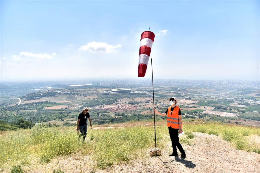 Torosların Eteğindeki Gelincik Tepesi, Yamaç Paraşütü Tutkunlarının Vazgeçilmez Adresi Oldu