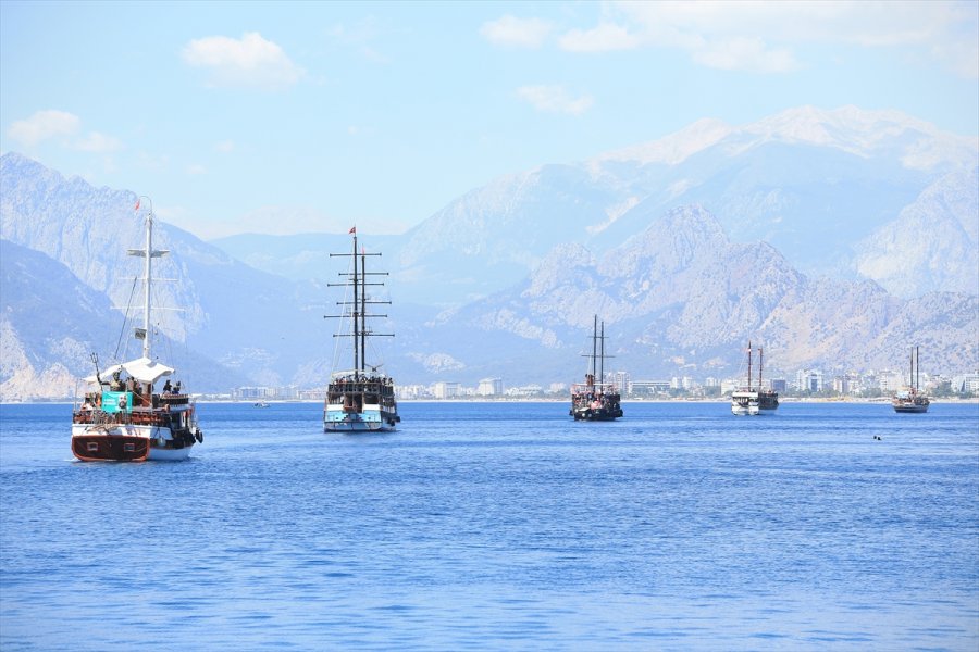 Antalya'da "özgür Mescid-i Aksa, Mavi Marmara" Etkinliğinde Teknelerle Konvoy Oluşturuldu