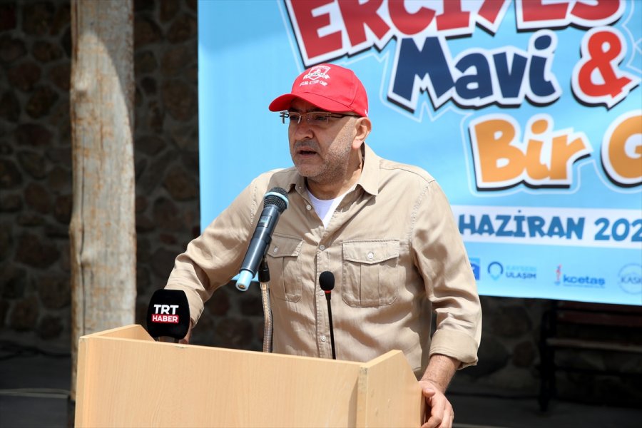 Erciyes'te Gönüllüler Çevre Temizliği Yaptı