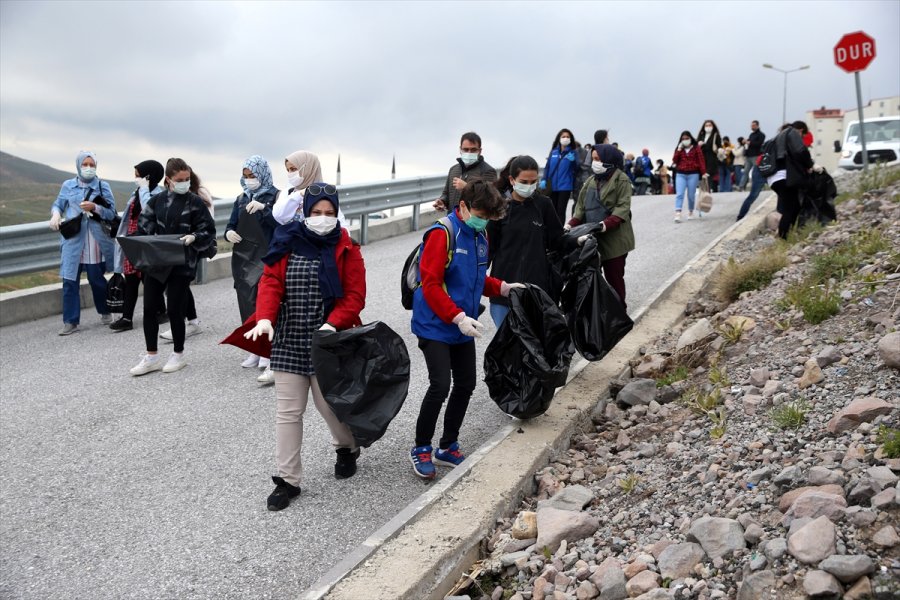 Erciyes'te Gönüllüler Çevre Temizliği Yaptı