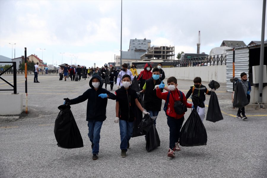 Erciyes'te Gönüllüler Çevre Temizliği Yaptı