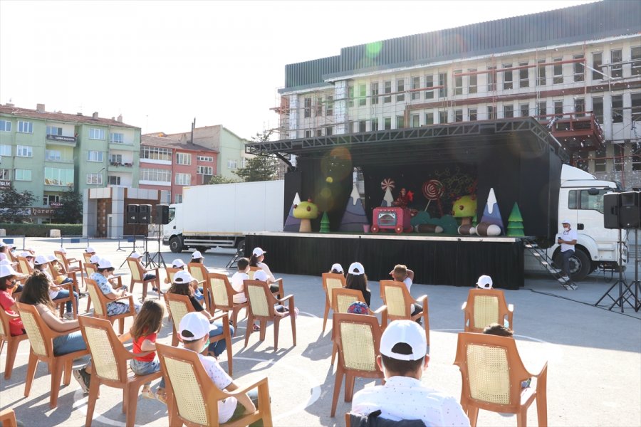 "kamyon Tiyatrosu", "turta Girmemiş Orman" Oyunuyla Niğde'de Gösteri Sundu