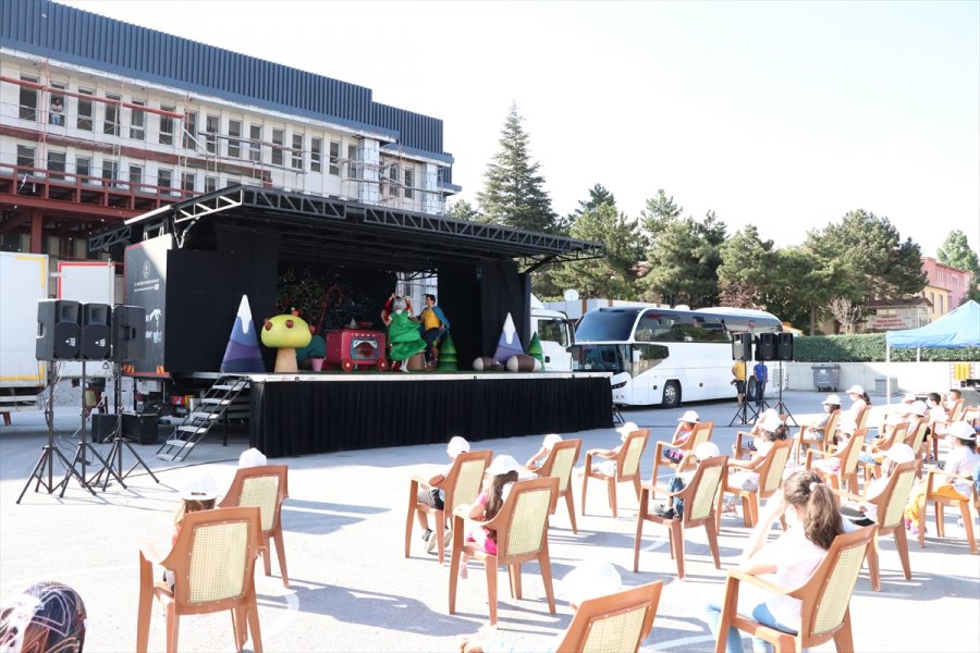 "kamyon Tiyatrosu", "turta Girmemiş Orman" Oyunuyla Niğde'de Gösteri Sundu