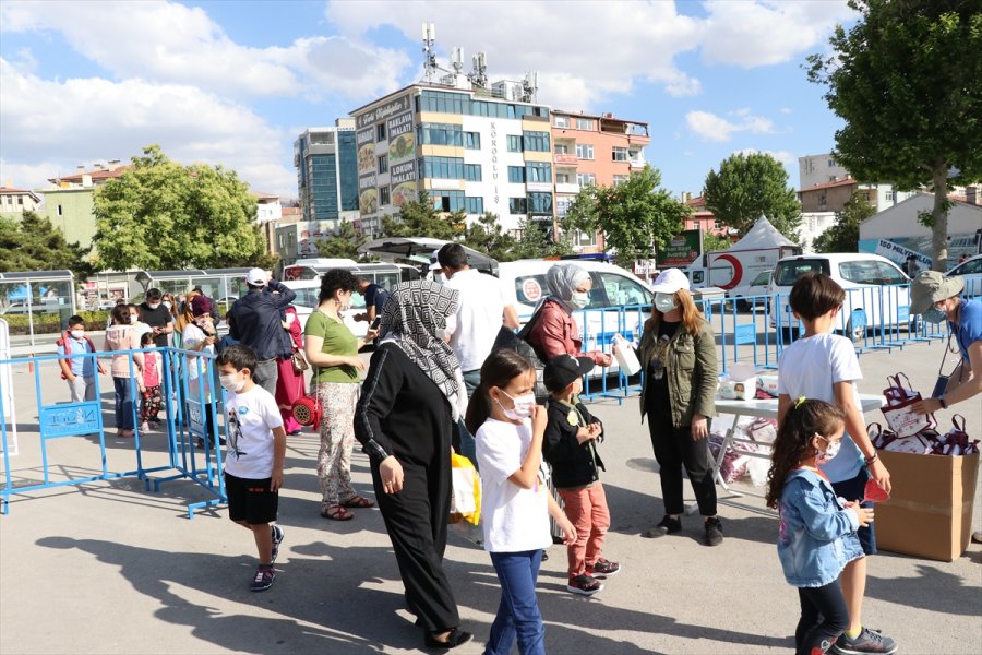 "kamyon Tiyatrosu", "turta Girmemiş Orman" Oyunuyla Niğde'de Gösteri Sundu