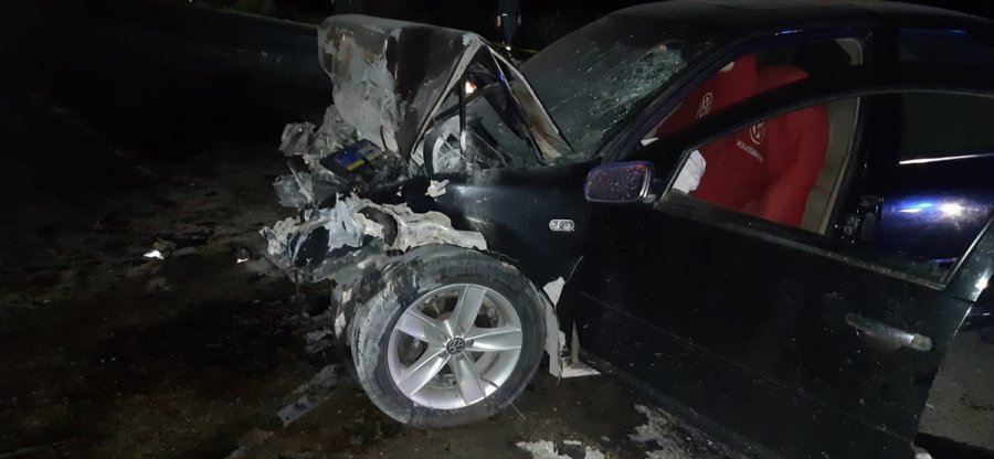 Antalya'da İki Otomobil Çarpıştı: 1 Ölü, 2 Yaralı