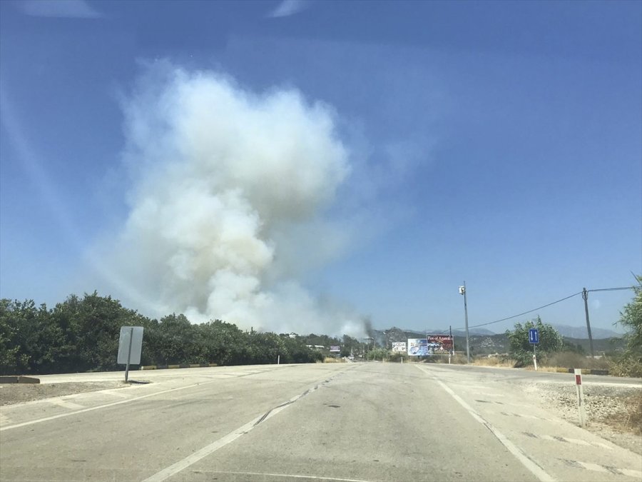 Antalya'da Yakın İki Noktada Çıkan Orman Yangınlarına Müdahale Ediliyor