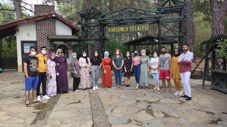 Batman Üniversitesi Öğrencileri, Antalya'da Bahçe Ve Seraları Gezdi