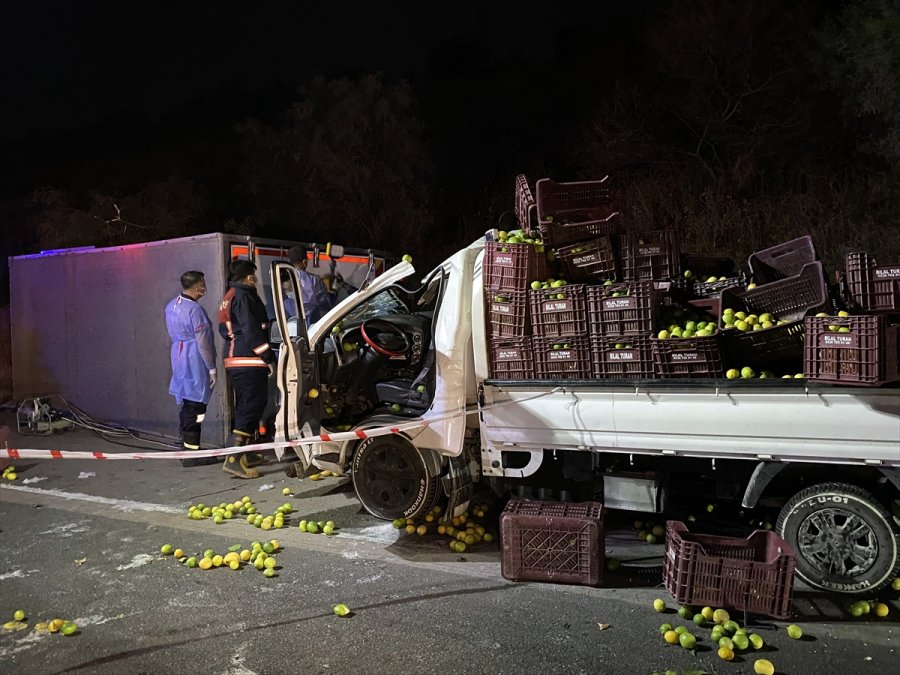 Mersin'de Kamyon İle Kamyonet Çarpıştı: 1 Ölü, 3 Yaralı