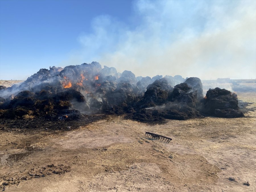 Aksaray'da 250 Ton Saman Yandı