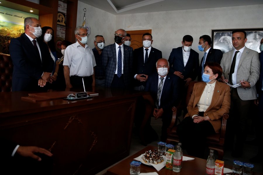 İyi Parti Genel Başkanı Akşener, Niğde'de Esnafı Ziyaret Etti