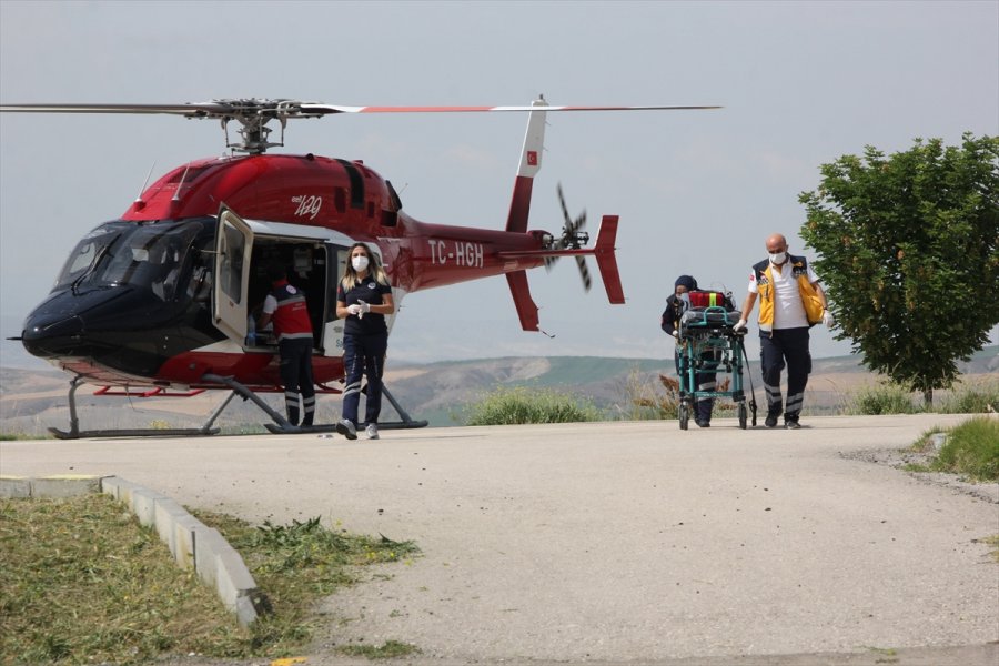 Ankara'da Kalp Krizi Geçiren Kişi Ambulans Helikopterle Hastaneye Kaldırıldı