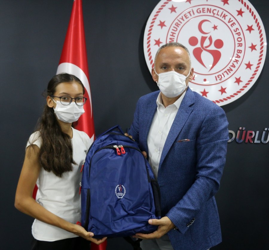 Antalya'da Başarılı Sporcular Ödüllendirildi