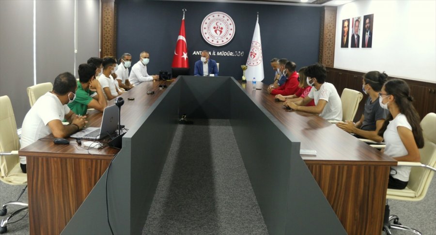 Antalya'da Başarılı Sporcular Ödüllendirildi