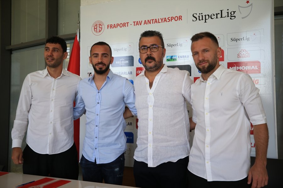 Antalyaspor'da İç Transferde 3 Futbolcuyla Sözleşme İmzalandı