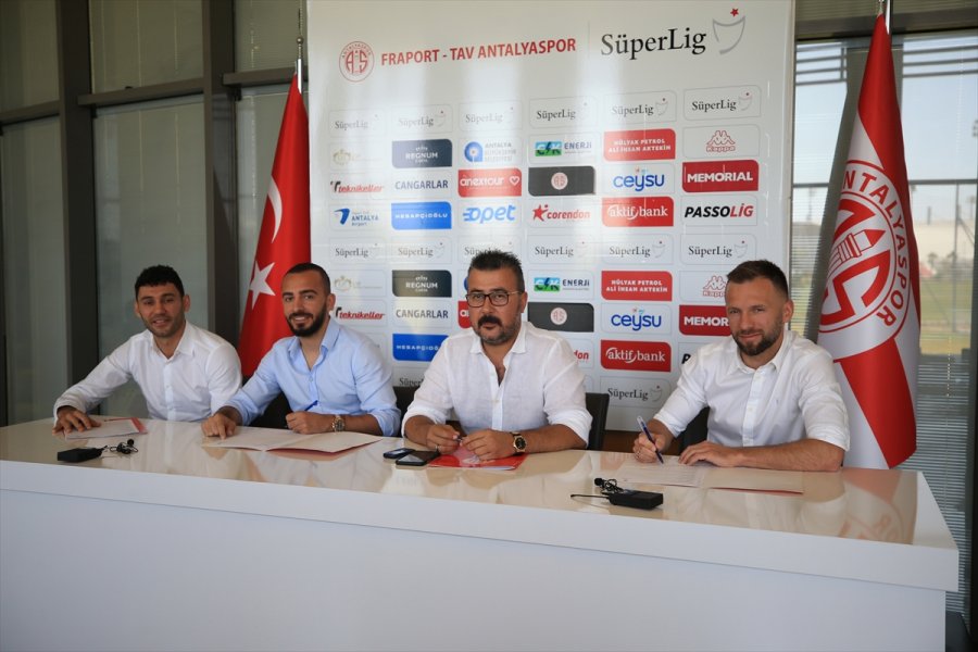 Antalyaspor'da İç Transferde 3 Futbolcuyla Sözleşme İmzalandı