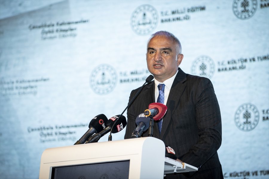 "çanakkale Kahramanları Öykü Kitapları" Meb'de Düzenlenen Törenle Tanıtıldı