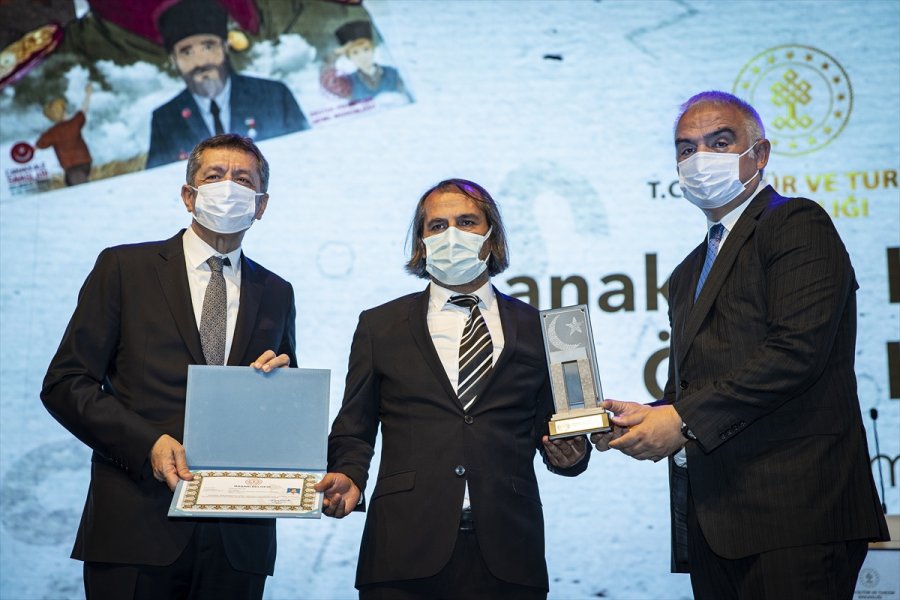 "çanakkale Kahramanları Öykü Kitapları" Meb'de Düzenlenen Törenle Tanıtıldı