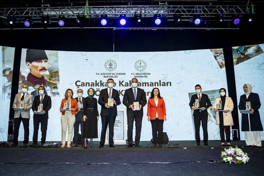 "çanakkale Kahramanları Öykü Kitapları" Meb'de Düzenlenen Törenle Tanıtıldı