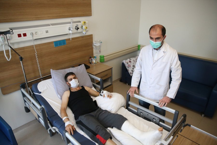 Eskişehir'de 4. Kattan Düşen İnşaat İşçisi Tedaviye Alındığı Şehir Hastanesinde Hayata Tutundu