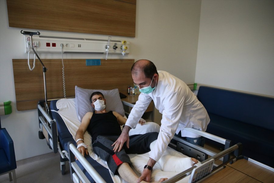 Eskişehir'de 4. Kattan Düşen İnşaat İşçisi Tedaviye Alındığı Şehir Hastanesinde Hayata Tutundu