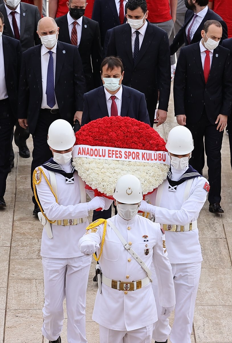 Şampiyon Anadolu Efes Basketbol Takımı, Anıtkabir'i Ziyaret Etti