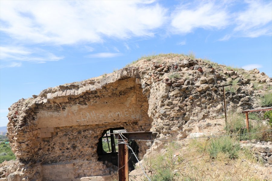 Selçuklu Vakfiyesinde Adı Geçen Asırlık Kızıl Köşk Turizme Kazandırılacak