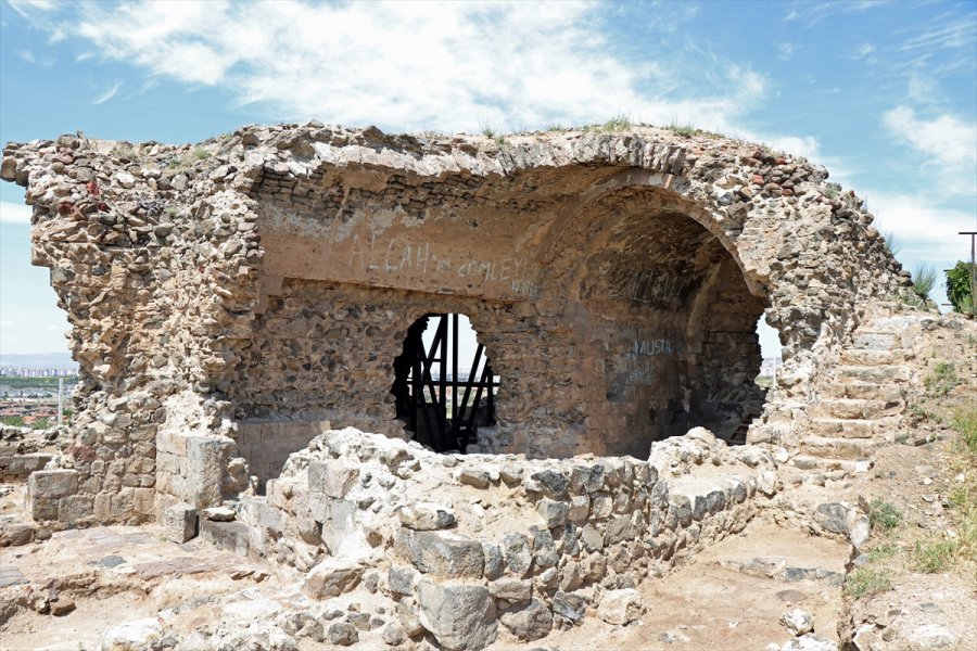 Selçuklu Vakfiyesinde Adı Geçen Asırlık Kızıl Köşk Turizme Kazandırılacak