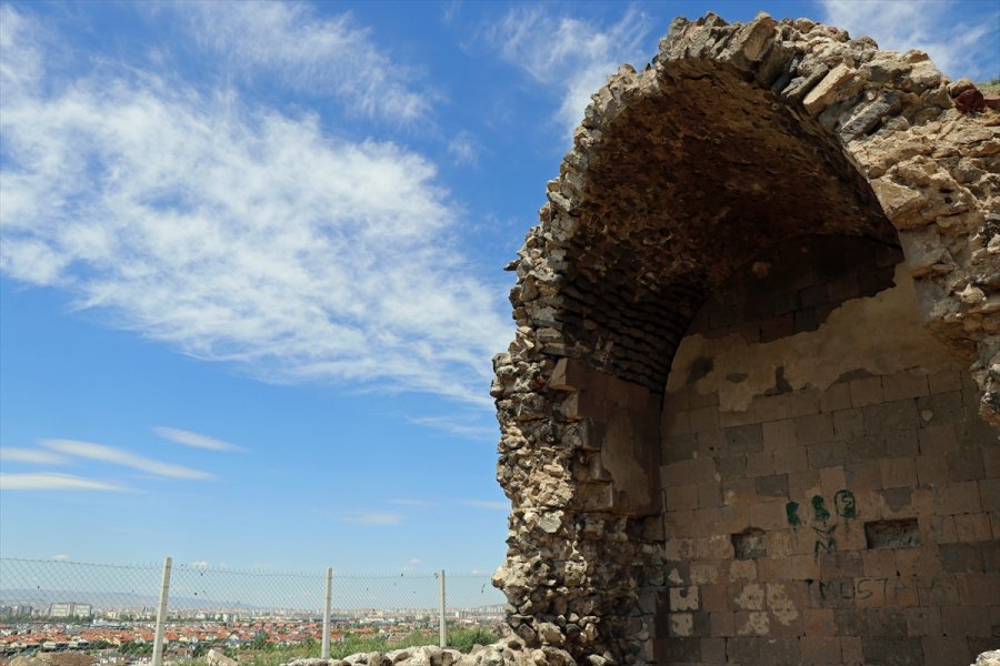 Selçuklu Vakfiyesinde Adı Geçen Asırlık Kızıl Köşk Turizme Kazandırılacak