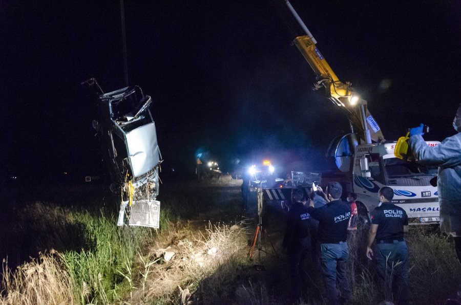 Ankara'da Otomobil Dereye Devrildi: 3 Ölü, 1 Yaralı