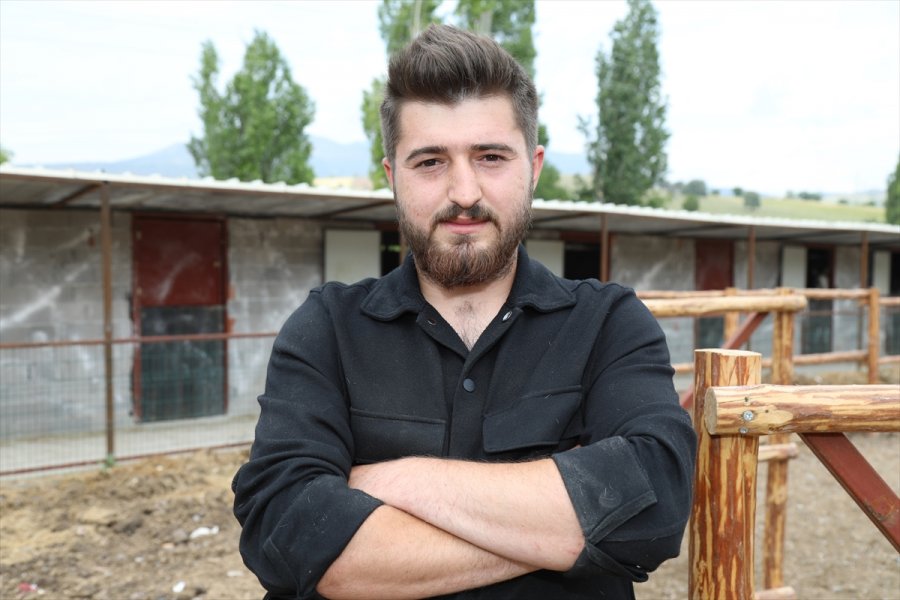 Ankaralı Genç Atlara Olan Sevgisiyle Sağlık Sektöründen Ayrıldı Çiftlik İşletmeye Başladı