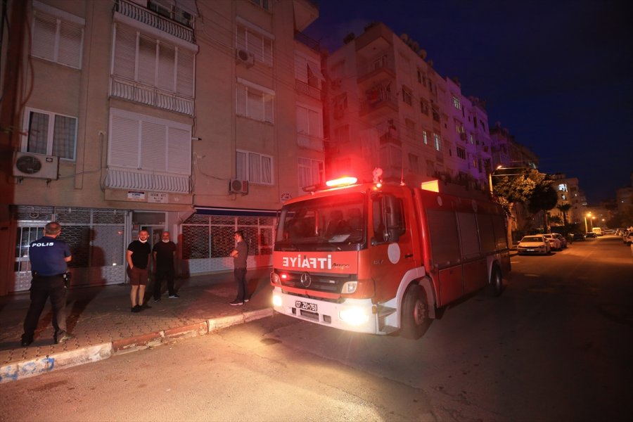 Antalya'da Balkonunda Yangın Çıkardığı İddia Edilen Kişi Gözaltına Alındı