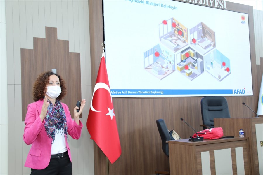 Çubuk'ta Belediye Çalışanlarına "afet Farkındalık" Eğitimi Verildi