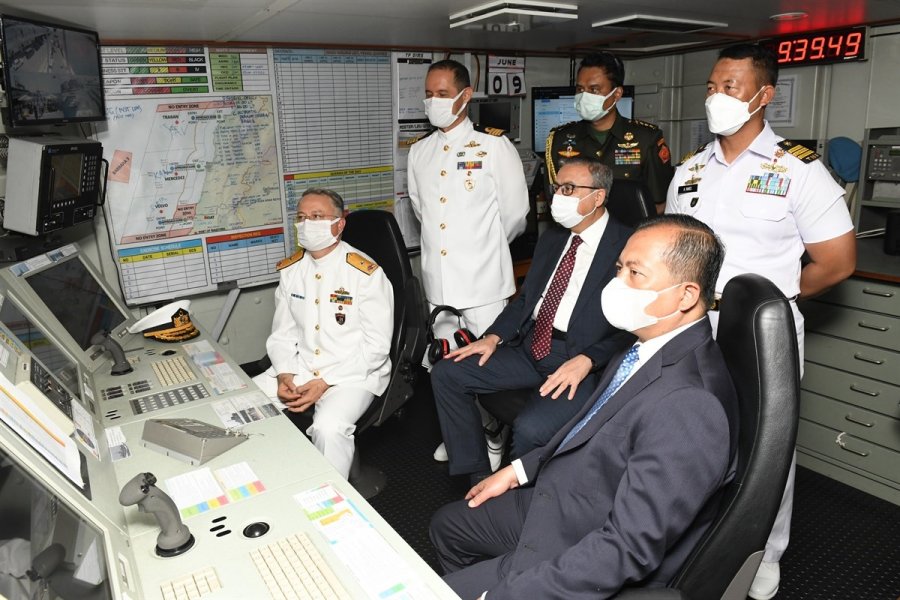 Mersin Valisi Su, Krı Sultan İskender Muda 367 Gemisi'ni Ziyaret Etti