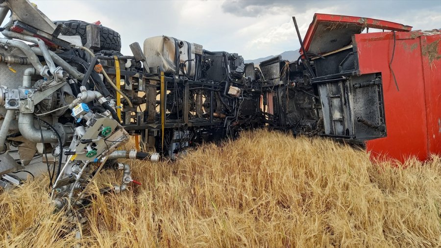 Ankara'da İtfaiye Aracı Tarlaya Devrildi: 3 Yaralı