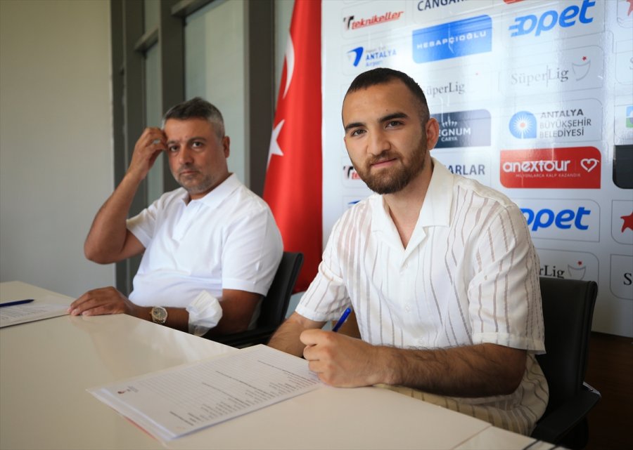 Antalyaspor, Ümit Milli Futbolcu Erkan Eyibil'i Transfer Etti
