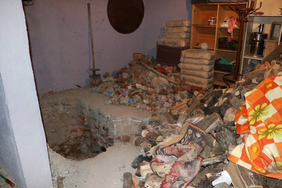 Kayseri'de Kayıp İki Kişinin Cesedi Bir Evin Tandırında Gömülü Bulundu