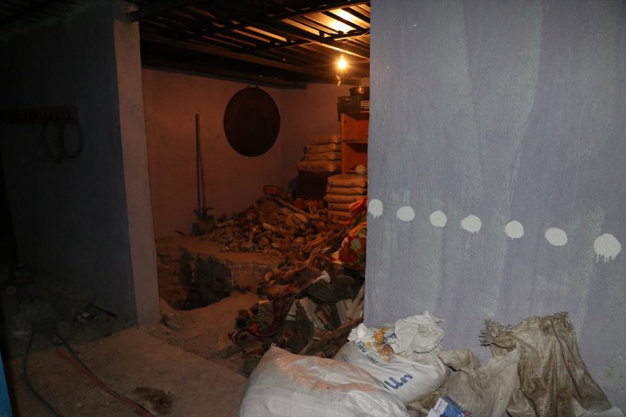 Kayseri'de Kayıp İki Kişinin Cesedi Bir Evin Tandırında Gömülü Bulundu