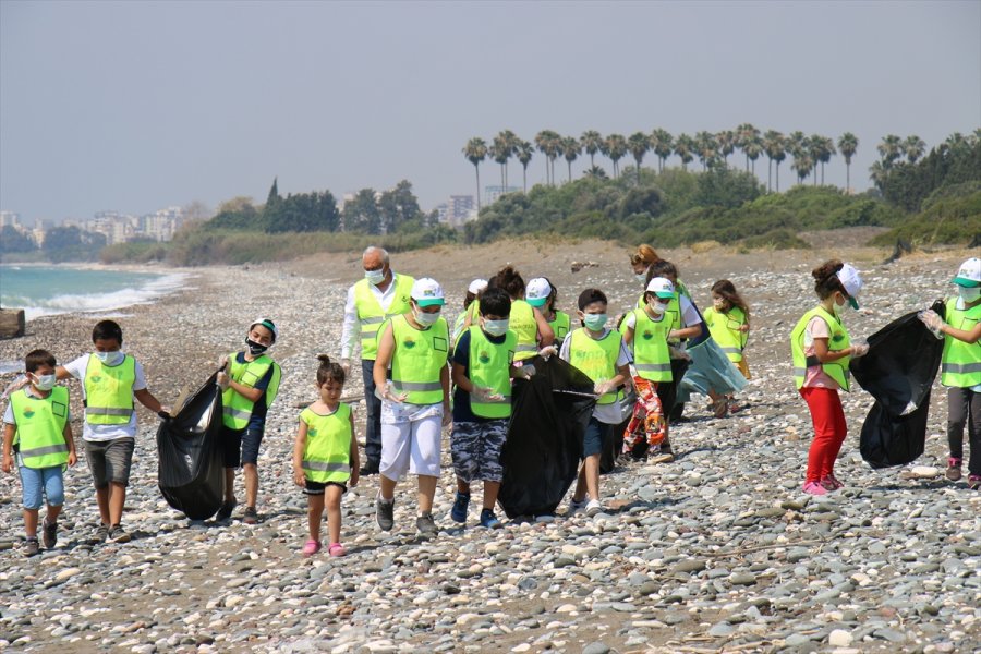 Mersin Kumsalları Anaç Deniz Kaplumbağaları İçin Temizleniyor
